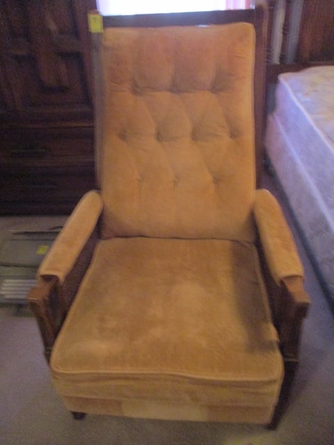 Recliner (1 of 4)