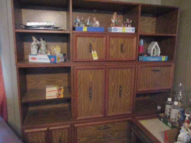 3pc Cabinet 1 shelf needs fixing (1 of 4)