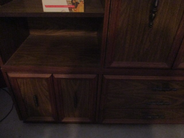 3pc Cabinet 1 shelf needs fixing - 3