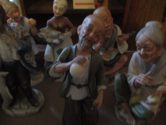 Shelf lot Figurines - 2