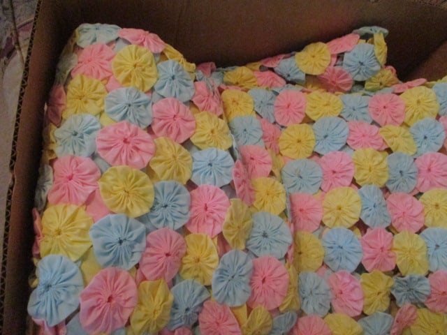 Yo-Yo Quilt: Large; Beautiful