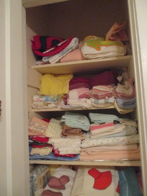 Linen Closet (1 of 6)