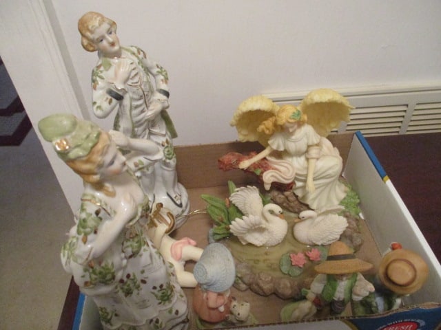 Figurines: See all photos