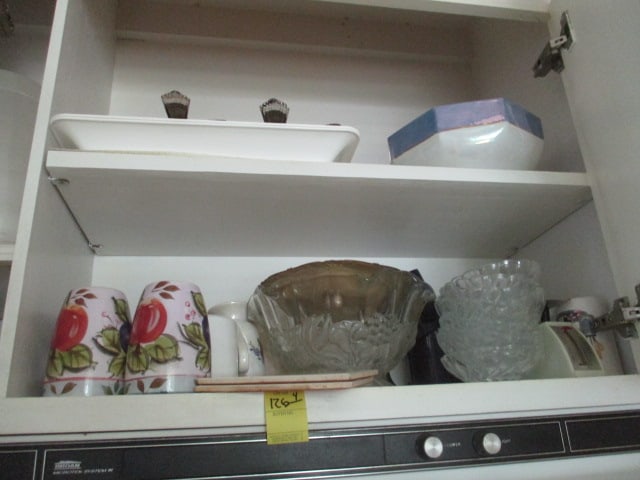 Kitchen Lot - 4 Cabinets Full - 4