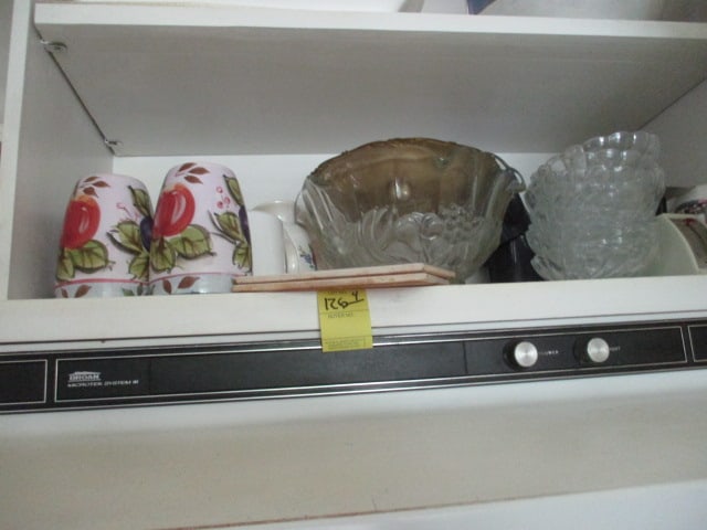 Kitchen Lot - 4 Cabinets Full - 5