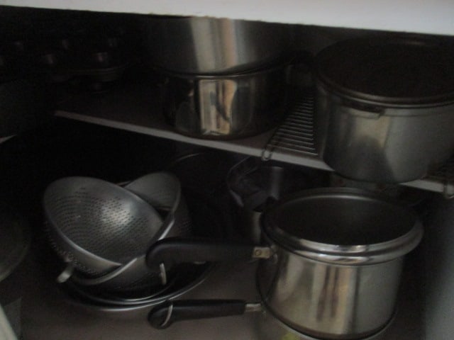Kitchen Lot - 4 Cabinets Full - 9