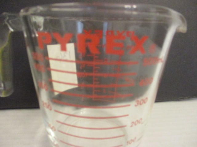 Pyrex Measuring Cup & 1 Square measuring cup - 2