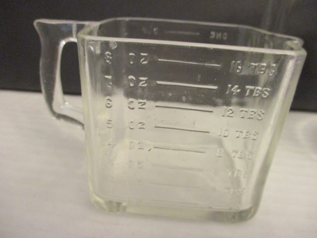 Pyrex Measuring Cup & 1 Square measuring cup - 3