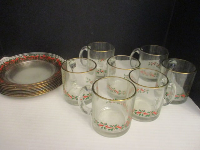 Christmas Plates & Mugs U.S.A.: 8 plates (8 inches) & 7 mugs(4 inches); gold rim