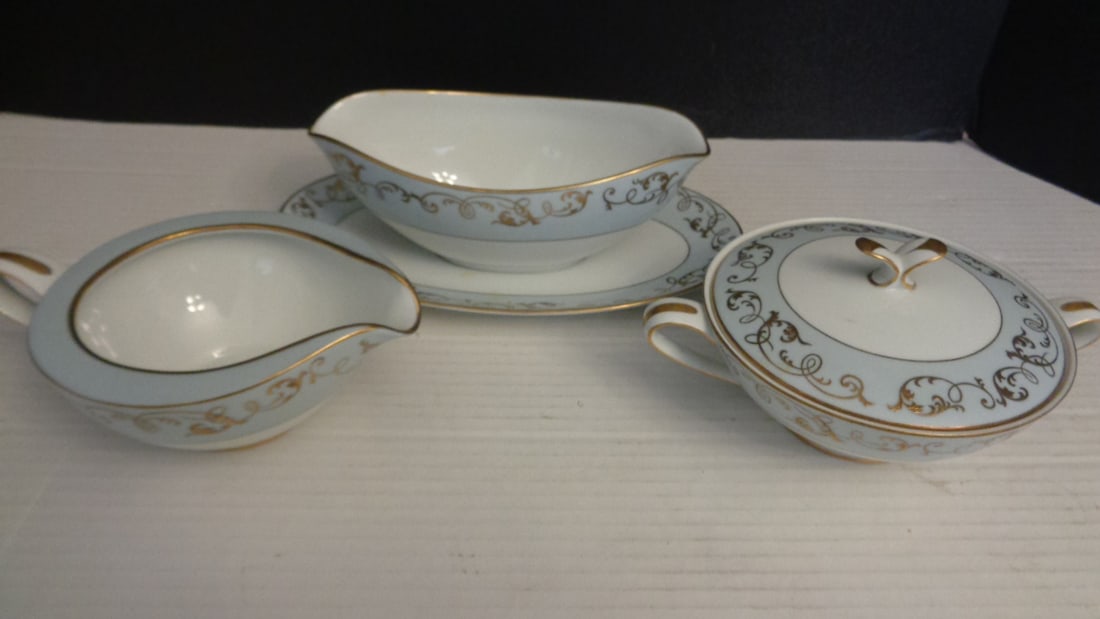 Noritake China Serving Pcs - 4