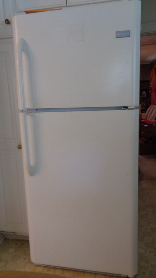 Frigidaire Refrigerator: Bring help to load