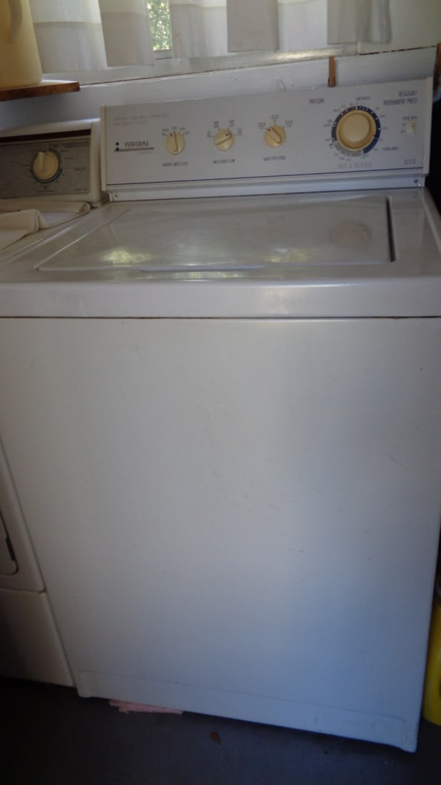 Washing Machine: Working; scratches (45" tall x 27" deep x 27" wide) Bring help to load