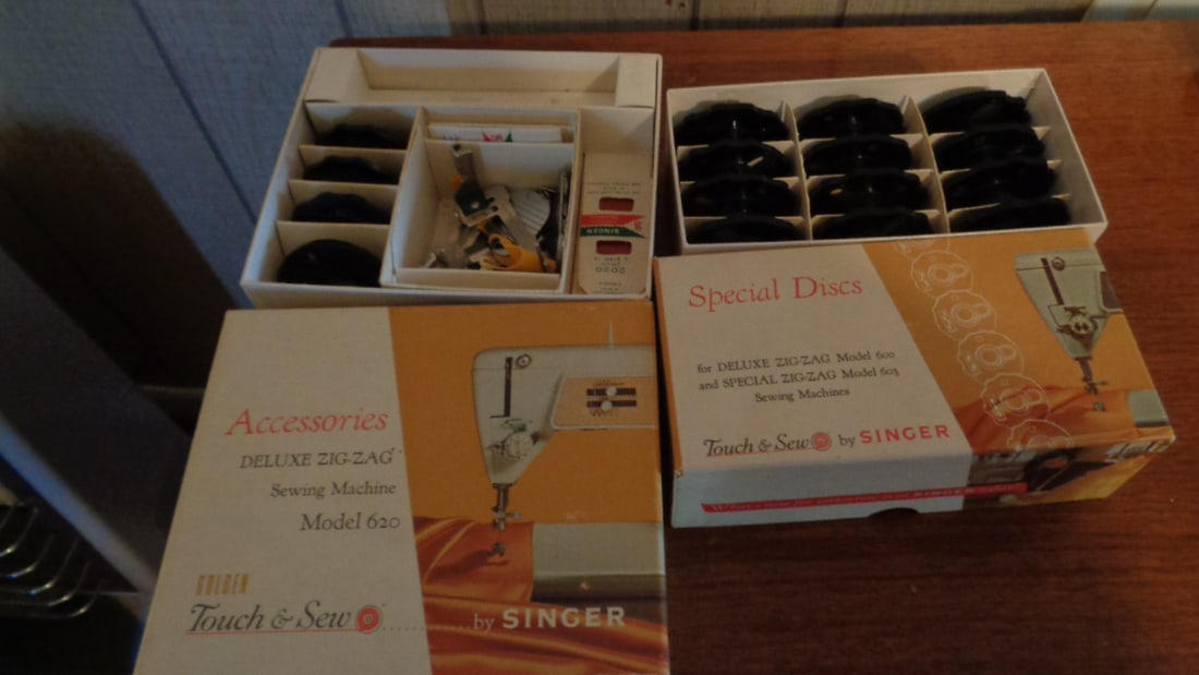 Singer Touch & Sew Accessories: .