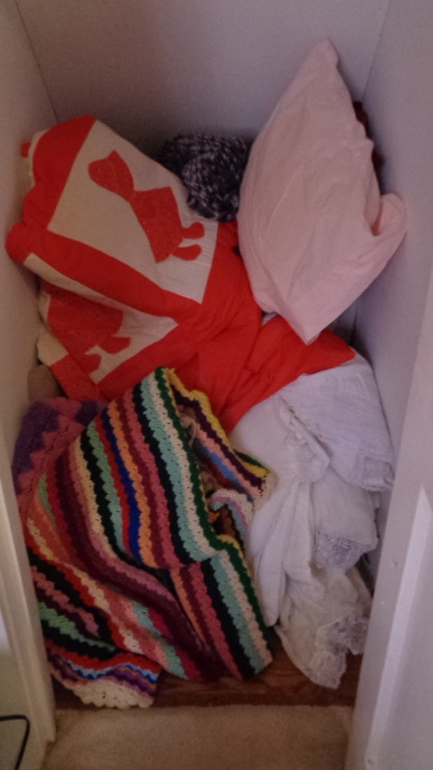Closet full of Blankets, Pillows, Quilts (1 of 3)