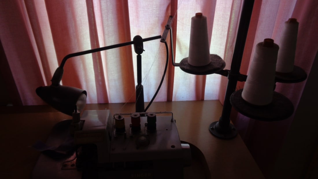 Singer 990E3 Industrial Overlock Serger - 2