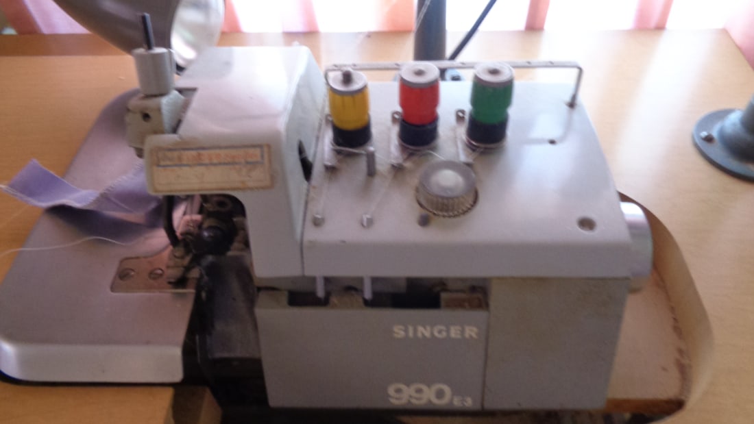 Singer 990E3 Industrial Overlock Serger - 3
