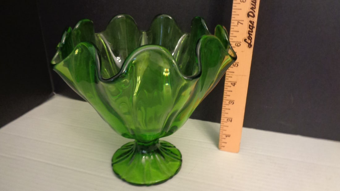 Ruffled Pedestal Complete - 2