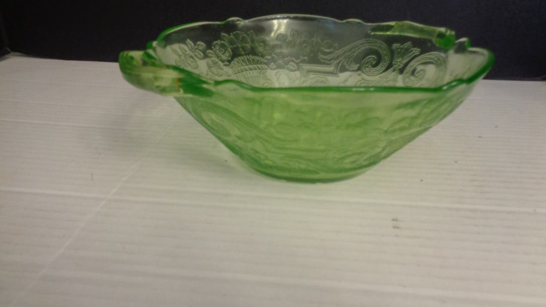 Vintage Green Floral Scroll Design: Possibly uranium