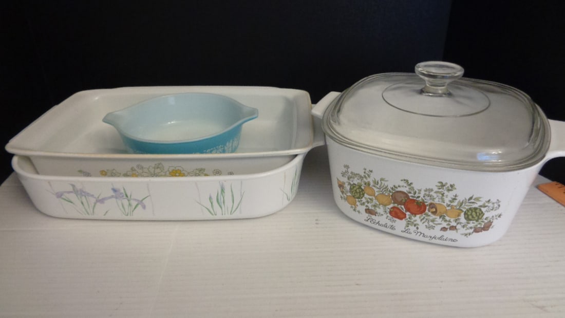 4 pc Pyrex & Corningware (1 of 3)
