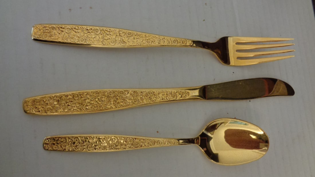 Rogers & Cutlery Co - Service of 4 or more & Chest - 2