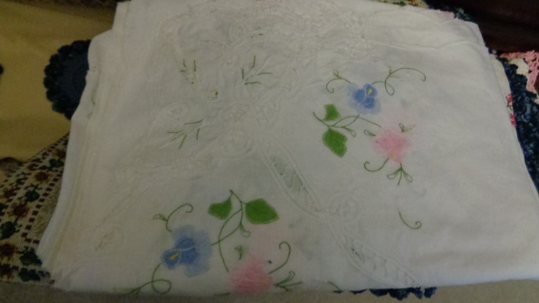 Tablecloths, Placemats, So Much More (Tub Full) - 4