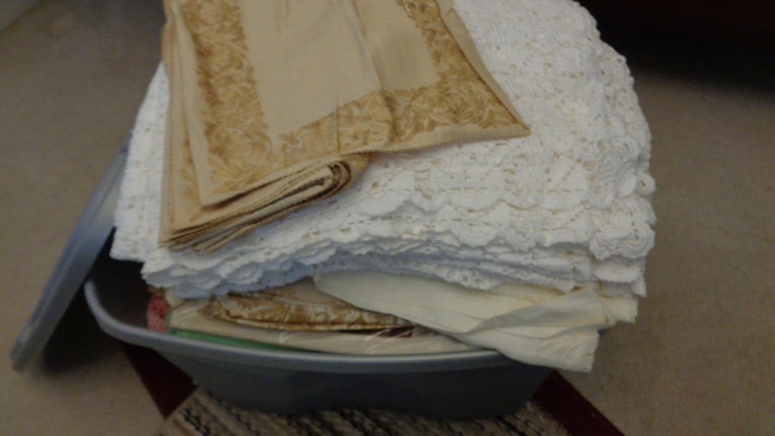 Tablecloths, Placemats, So Much More (Tub Full) - 7