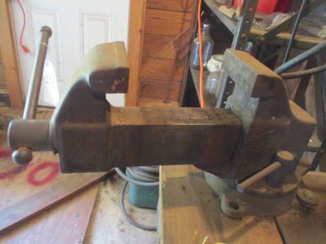 8" Vise: .