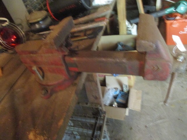 8" Vise: .