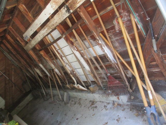 Wall Lot of Tools: Loppers, Post Hole Diggers, Rakes, Shovels, Maddox Hoe, Axe, Hand Saws, etc..