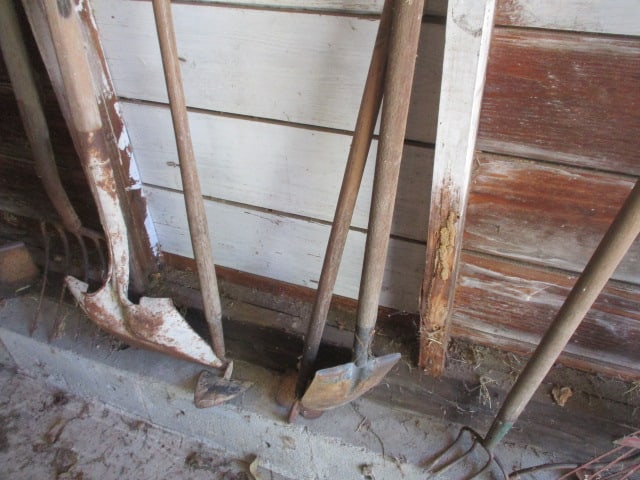 Wall Lot of Tools - 4