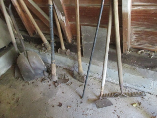 Wall Lot of Tools - 6