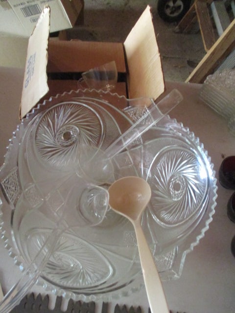 12 Cup Punch Bowl Set with Ladles: .