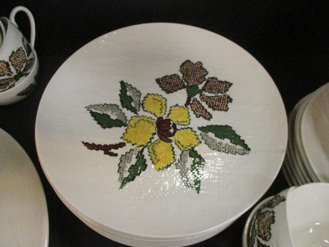 Blue Ridge Southern Potteries 'Woodcrest' Handpainted Dinnerware - 7