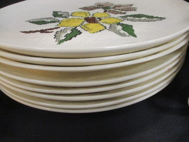 Blue Ridge Southern Potteries 'Woodcrest' Handpainted Dinnerware - 8