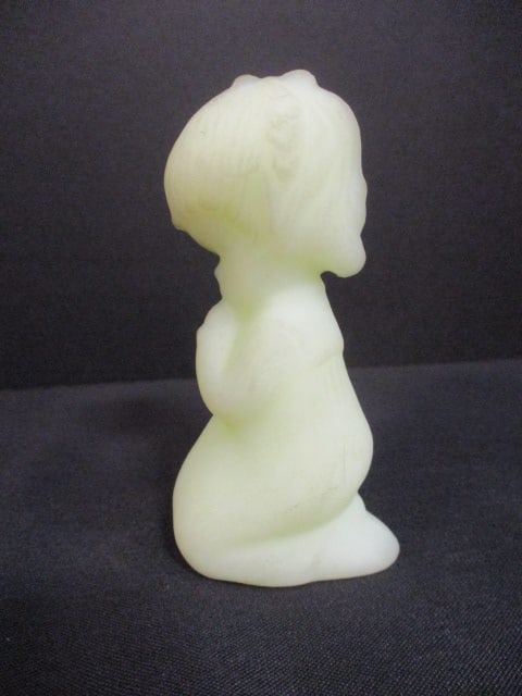 Fenton Yellow Uranium Glass Satin Custard Praying Figurine - 2