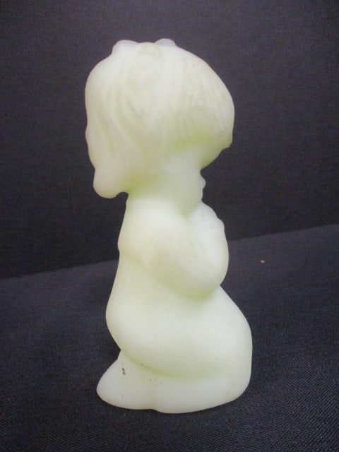 Fenton Yellow Uranium Glass Satin Custard Praying Figurine - 4