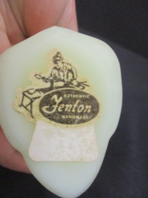 Fenton Yellow Uranium Glass Satin Custard Praying Figurine - 5