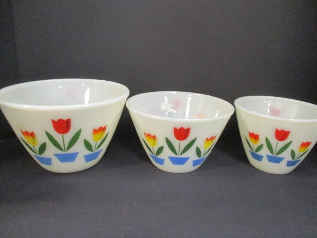 Fireking Ivory Milk Glass (Lot of 3) Nesting Bowls: .