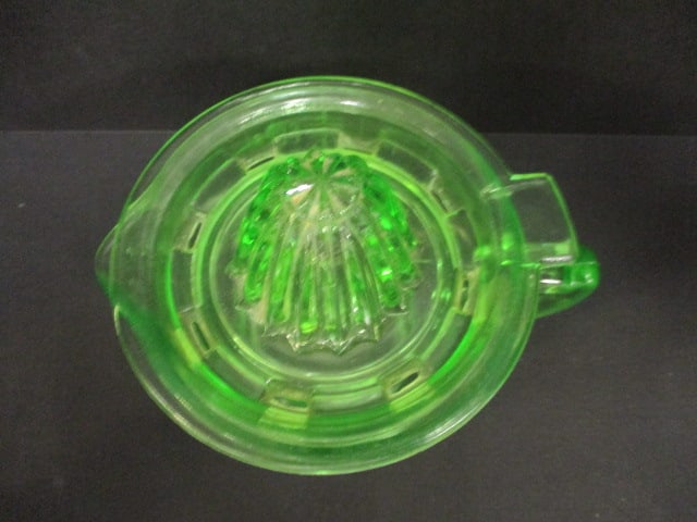 Uranium Glass 2 Cup Measuring Cup & Juicer - 3