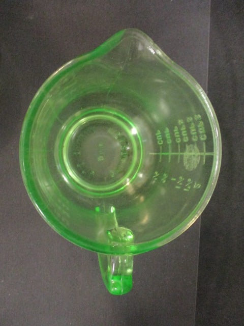 Uranium Glass 2 Cup Measuring Cup & Juicer - 4