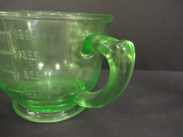 Uranium Glass 2 Cup Measuring Cup & Juicer - 5