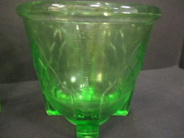 Uranium Glass 2 Cup Measuring Cup (2) Artichoke Pattern - 4