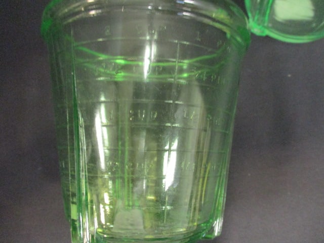 Uranium Glass 2 Cup Measuring Cup (2) - 3