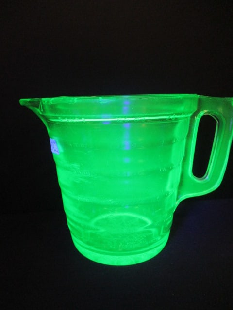 Depression Glass Uranium Glass 4 Cup Measuring Cup: Chips on upper rim & Handle
