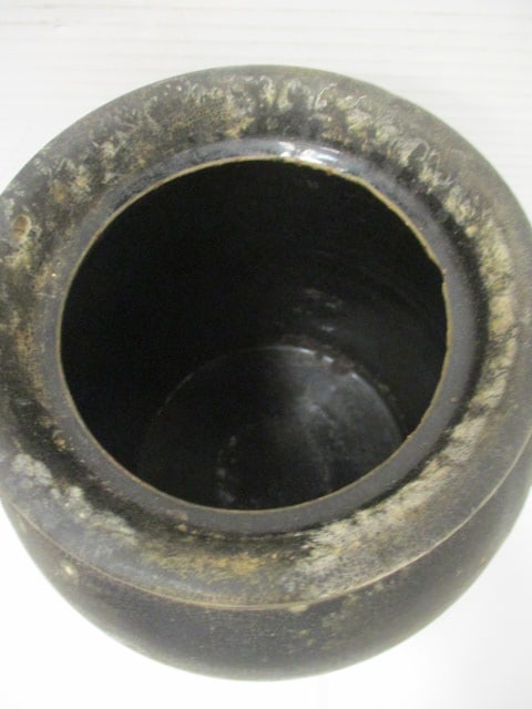 Vtg. Stoneware crock w/2 Handles - 3