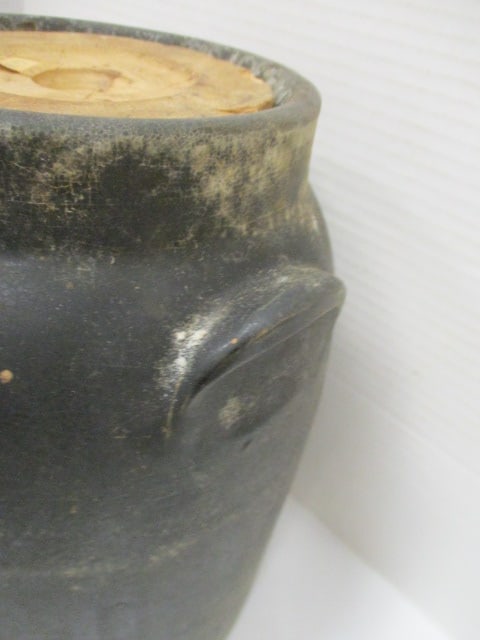 Vtg. Stoneware crock w/2 Handles - 4