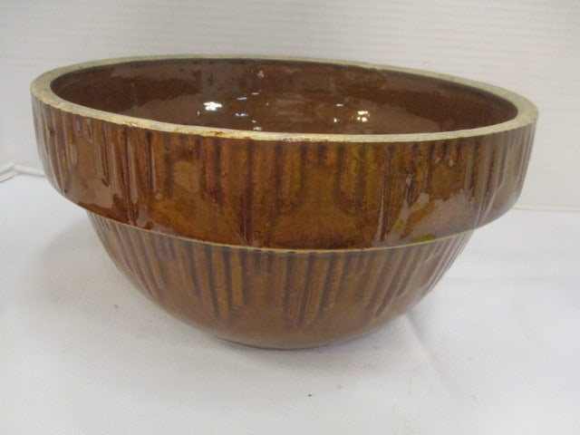 Brown Glaze Pottery Mixing Bowl w/Picket Fence Pattern: 10" x 5"