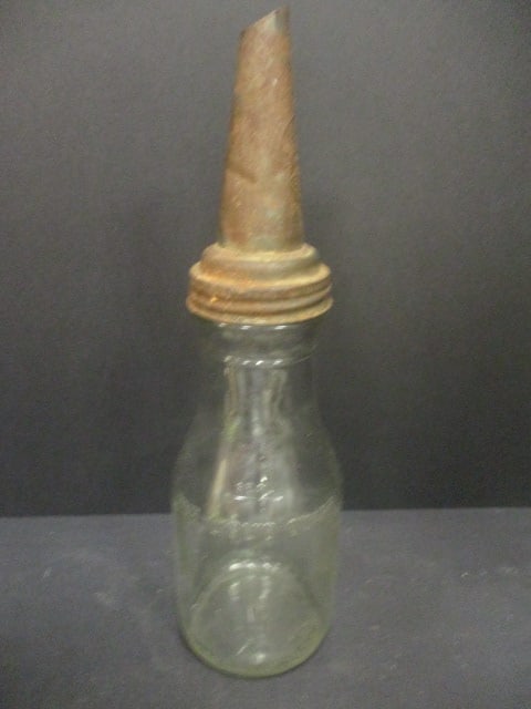 The Master Mfg. Co. Glass Motor Oil Bottle: Quart