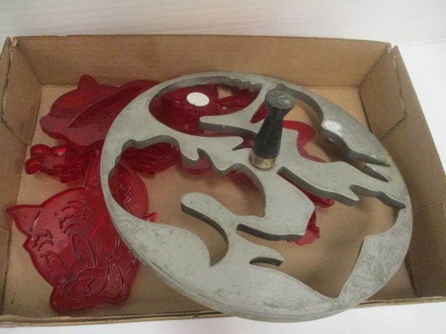 Aunt Jemima Vtg. Aluminum Pancake Mold & Red Plastic: Cookie Cutters
