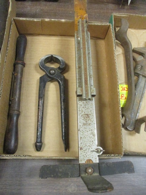 Dressmakers Skirt Ruler, Millers Falls #1 Cigar Spokeshave Tool,: Carpenter's Pincers (Lot of 3)